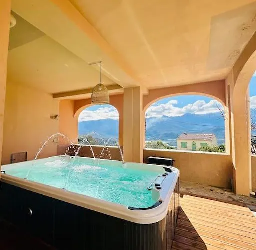 Authentique Appartement Vue Montagnes Avec Grand Patio Et Jacuzzi Chauffe
